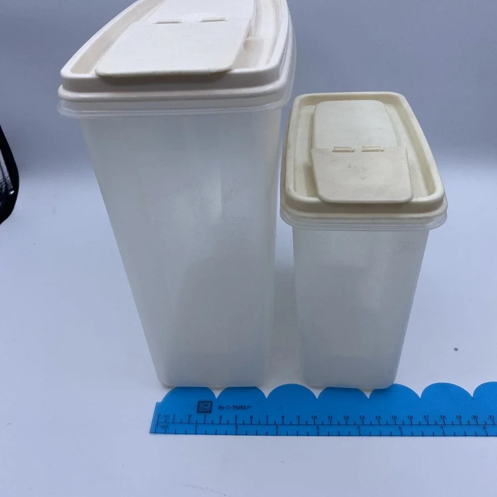 Rubbermaid‎ Servin Saver 2pc Set 13 Cup & 4 Cup Cereal Storage Containers Almond